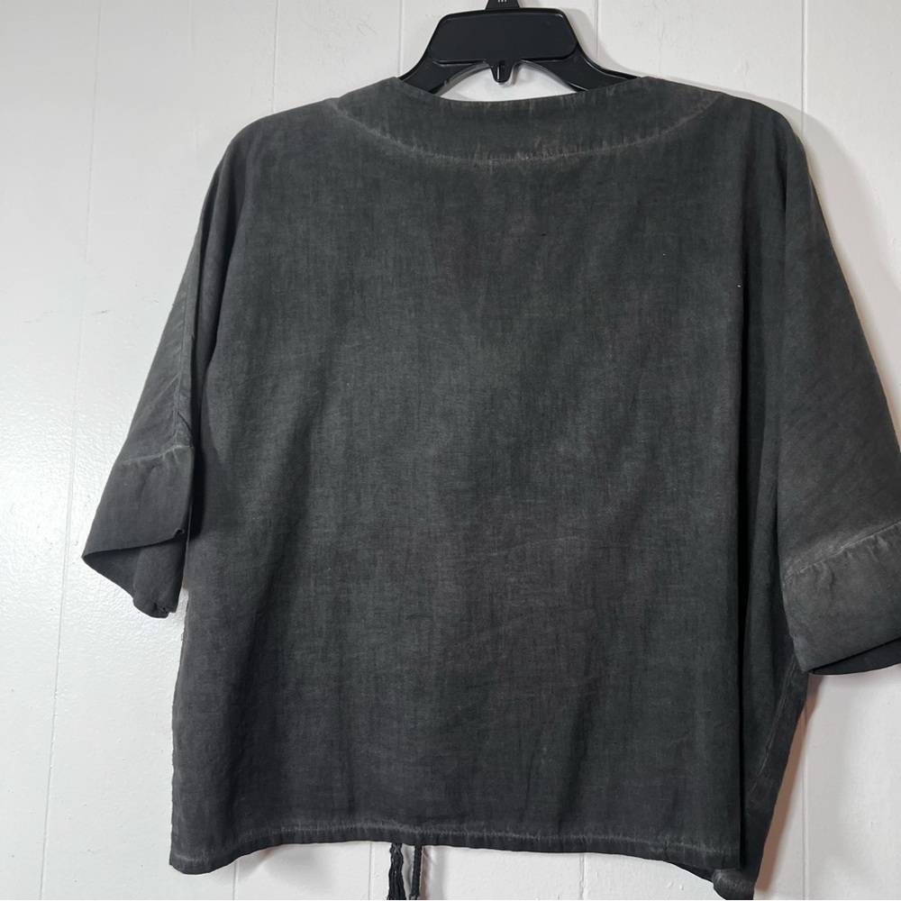 NWOT APUWomen's Charcoal Blouse with Wooden Accent Buttons with Rope Ties Medium - Picture 10 of 13